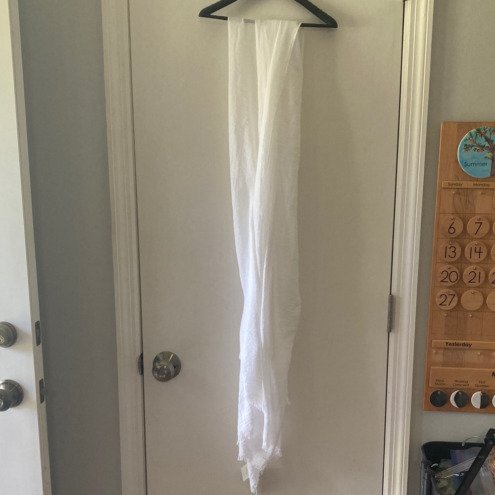 H&M Classic White Scarf